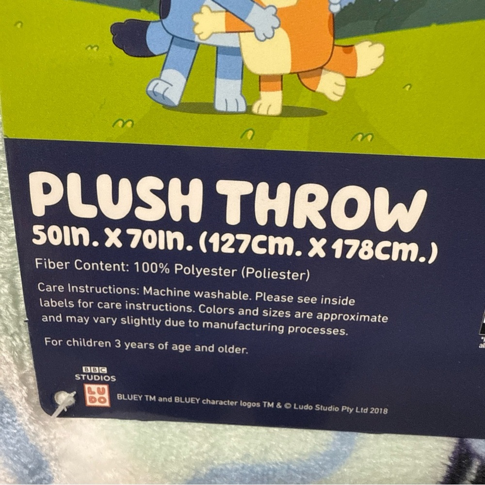 New Bluey Bingo Bandit & Chili Heeler Family 50" x 70" Throw Blanket On Hanger - Picture 4 of 9